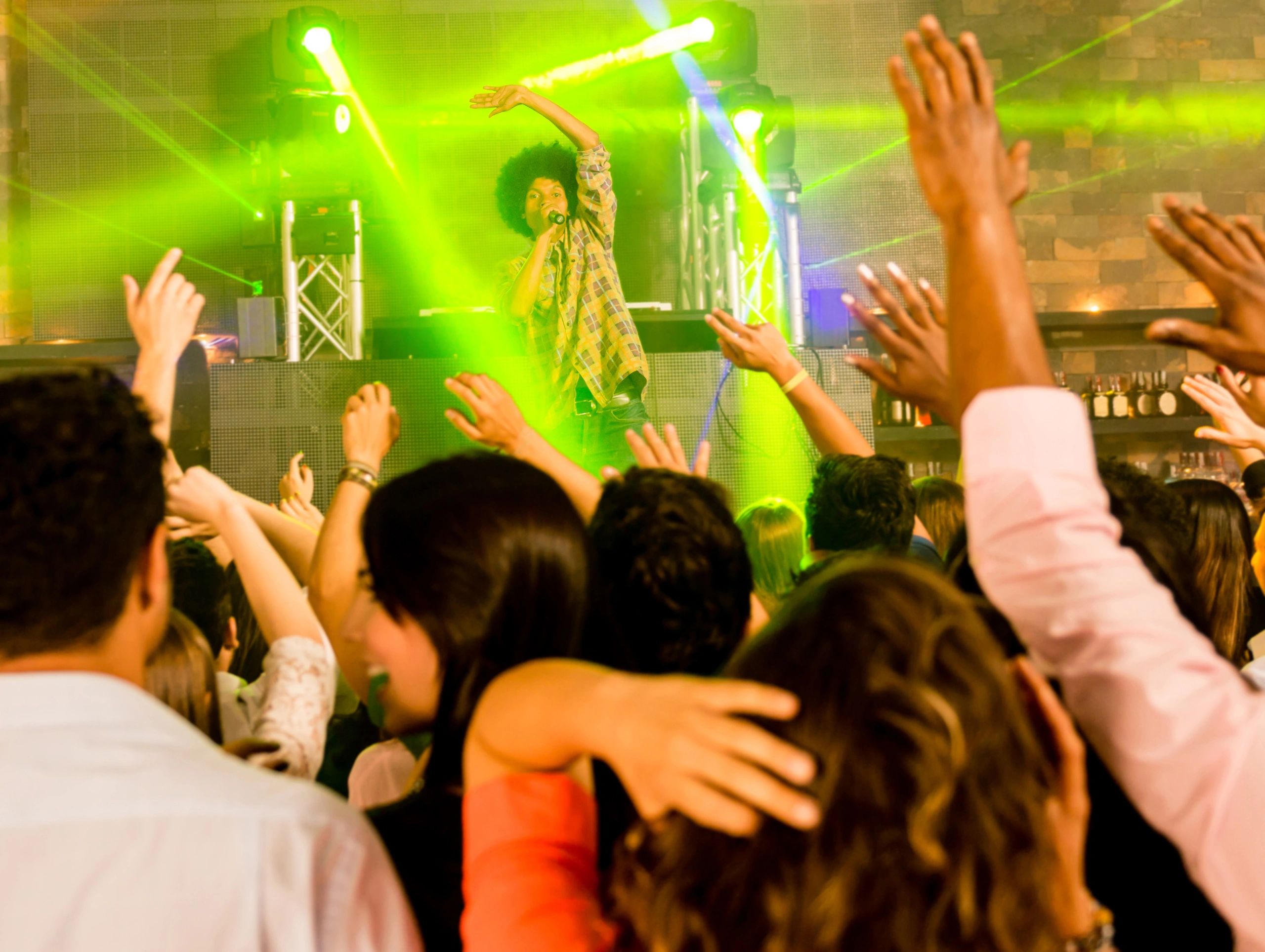 Party guests enjoying DJ ROBERTO’s music